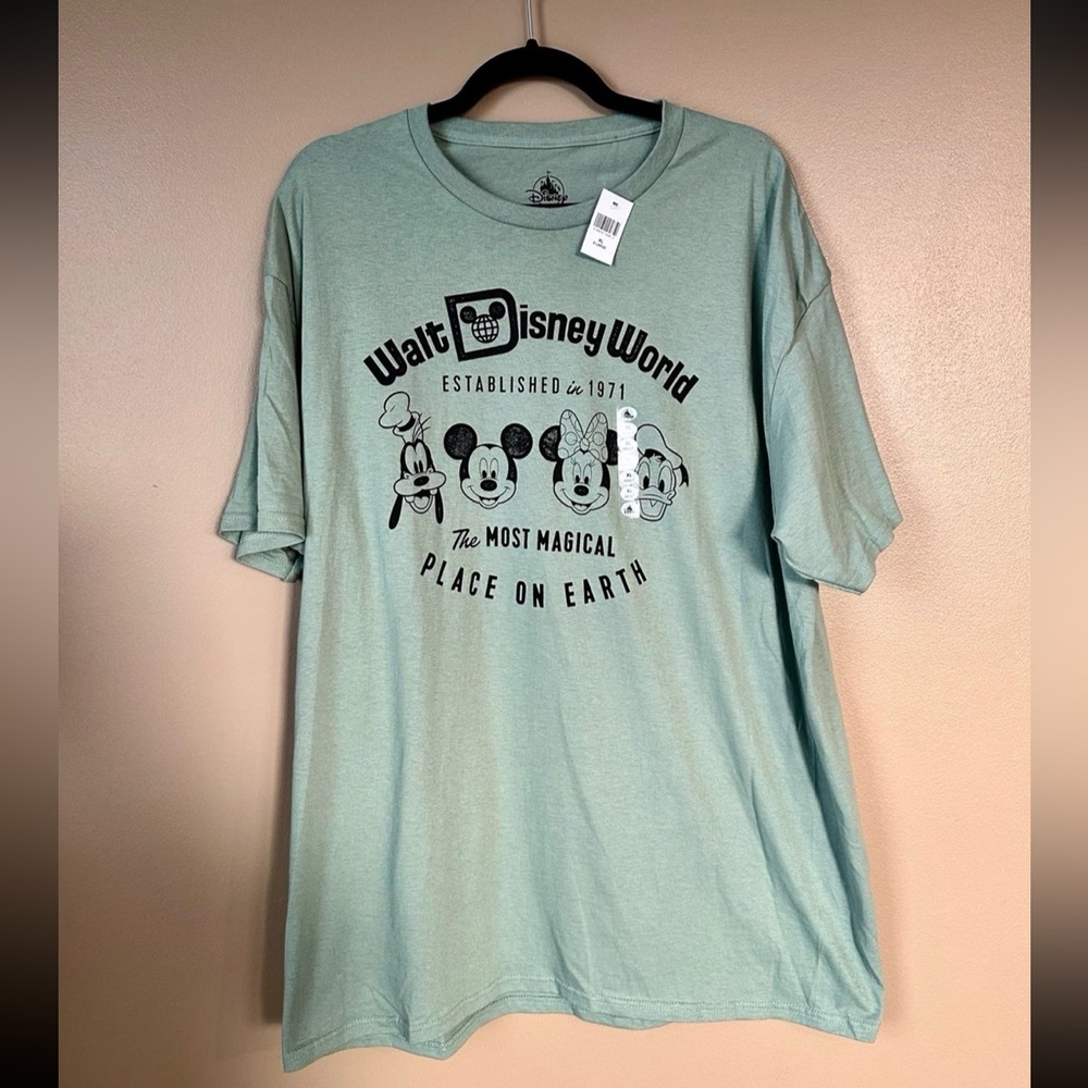 NEW Walt Disney World Character Graphic Tee - XL